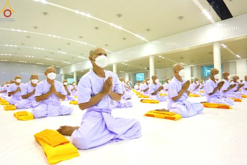 ภาพ No.101644:พิธีขอบรรพชา, พิธีขอสรณคมน์และศีล, พิธีถวายบาตร ในโครงการอุปสมบทหมู่ รุ่นบูชาธรรมมหาปูชนียาจารย์ ณ วัดพระธรรมกาย วันที่ 9 ธันวาคม พ.ศ. 2566