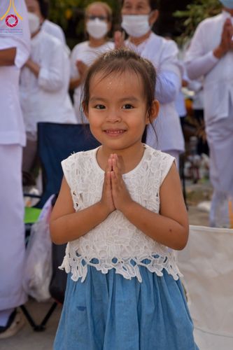 ภาพ No.111994:พิธีจุดประทีปถวายเป็นพุทธบูชา และบูชาธรรมมหาปูชนียาจารย์ พระมงคลเทพมุนี(สด จนฺทสโร) ในโครงการธรรมยาตรา กตัญญูบูชา มหาปูชนียาจารย์ พระมงคลเทพมุนี(สด จนฺทสโร) พระผู้ปราบมาร อนุสรณ์สถาน 7 แห่ง ปีที่ 12 วันที่ 14 มกราคม พ.ศ. 2567 ณ วัดสองพี่น้อง อ.สองพี่น้อง