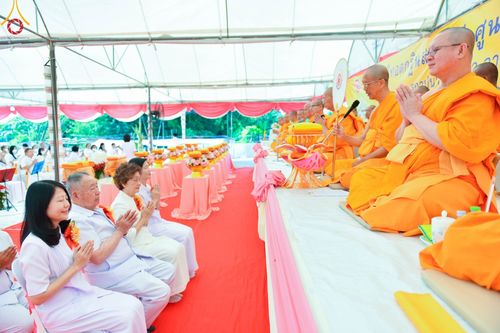 ภาพ No.95382:พิธีทอดกฐินสามัคคี เพื่อสร้างอาคาร 80 ปี หลวงพ่อธัมมชโย ณ ศูนย์ปฏิบัติธรรมวิหารแดง อำเภอวิหารแดง จ.สระบุรี วันที่ 18 พฤศจิกายน พ.ศ. 2566