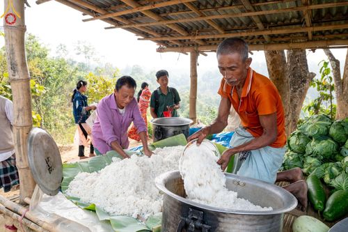 ภาพ No.127577:Photo Story ปฐมบรรพชาชาวพุทธมาร์มา Episode 2/5 วันที่ 6-7 กุมภาพันธ์ พ.ศ. 2567  โครงการบรรพชาครั้งประวัติศาสตร์ แห่งเทือกเขาจิตตะกอง  ครั้งแรกของชาวพุทธมาร์มา บังกลาเทศ บูชาธรรม 80 ปีหลวงพ่อธัมมชโย ณ วัดธัมจักร อรัญกุฏิ เมืองรัมการ์ คาร์กาชารี บังกลาเทศ