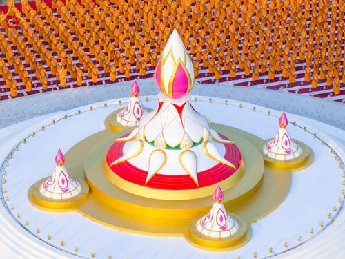 ภาพ No.109555:พิธีจุดประทีปถวายเป็นพุทธบูชา และบูชาธรรมมหาปูชนียาจารย์ วันที่ 10 มกราคม พ.ศ. 2567 ณ อนุสรณ์สถานคลองบางนางแท่น อ.สามพราน จ.นครปฐม