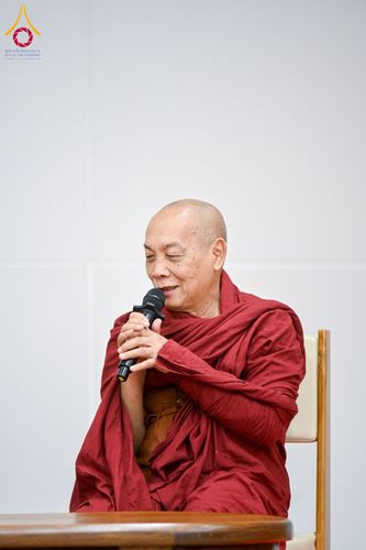 ภาพ No.223068:วันที่ 24 เมษายน พ.ศ. 2568 หลวงพ่อทัตตชีโวต้อนรับคณะสงฆ์เมียนมา ณ อาคาร 100 ปี คุณยายมหารัตนอุบาสิกาจันทร์ ขนนกยูง วัดพระธรรมกาย