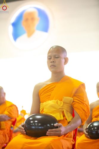 ภาพ No.207216:พิธีตักบาตร และปฏิบัติธรรมช่วงสาย ในวันมาฆบูชา วันพุธที่ 12 กุมภาพันธ์ พ.ศ. 2568 ณ วัดพระธรรมกาย จังหวัดปทุมธานี