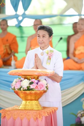 ภาพ No.249366:วันที่ 28 กันยายน พ.ศ. 2568 พิธีทอดผ้าป่าแผ่นบันมงคลมหาเศรษฐี อาคาร 80 ปี หลวงพ่อธัมมชโย ณ ศูนย์ปฏิบัติธรรมวิหารแดง ต.เจริญธรรม อ.วิหารแดง จ.สระบุรี