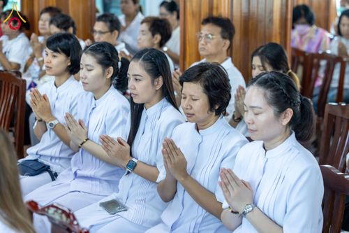 ภาพ No.183300:พิธีทอดกฐิน ณ วัดปรางค์หลวง จ.นนทบุรี ในโครงการทอดกฐินสามัคคีทั่วไทย 30,000 วัด บูชาธรรม 80 ปี หลวงพ่อธัมมชโย โดยคณะศิษยานุศิษย์วัดพระธรรมกาย วันที่ 20 ตุลาคม พ.ศ. 2567