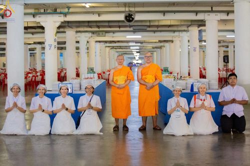 ภาพ No.58800:V.40 ภัตตาหารพระหมื่นวัด เราจัดให้ การปฏิบัติงานของเจ้าหน้าที่และอาสาสมัคร เพื่อรับบุญในการถวายภัตตาหาร แด่คณะสงฆ์ 10,000 กว่าวัดทั่วประเทศ ที่มาร่วมงานวันคุ้มครองโลก จันทร์ที่ 22 เมษายน พ.ศ. 2567 ณ วัดพระธรรมกาย