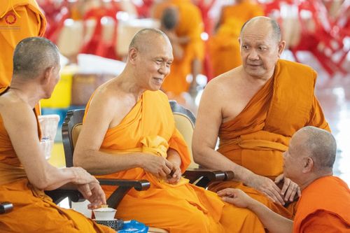 ภาพ No.146071:วันมหารำลึก ครั้งที่ 34 พิธีร่วมรำลึกถึงนักสร้างบารมีที่ล่วงลับไปแล้ว , พิธีสวดพระพุทธมนต์ ณ ห้องแก้วสารพัดนึก 1 วัดพระธรรมกาย วันเสาร์ที่ 27 กรกฎาคม พ.ศ. 2567