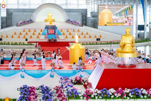 ภาพ No.233939:วันอาทิตย์ที่ 20 กรกฎาคม พ.ศ.2568 พิธีจุดเทียนใจ ไฟนิรันด์ อนันตชัย วัดพระธรรมกาย