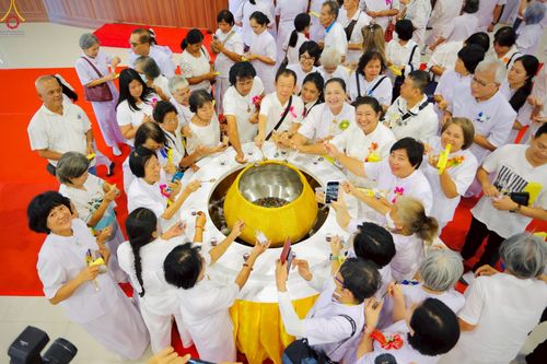 ภาพ No.265677:วันเสาร์ที่ 18 ตุลาคม พ.ศ. 2568 พิธีตักบาตร มณีนพรัตน์ทิพย์สุธาโภชน์ ณ ศูนย์อบรมเยาวชนบางปะหัน ตำบลหันสัง อำเภอบางปะหัน  จังหวัดพระนครศรีอยุธยา