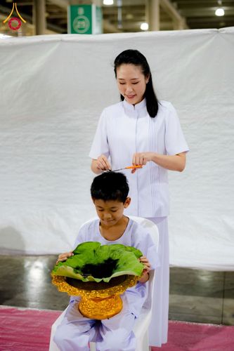 ภาพ No.143801:พิธีปลงผมยุวธรรมทายาท โครงการสามเณรโรงเรียนนานาชาติ รุ่นที่  13 ณ วิหารคด คอร์ 9 วัดพระธรรมกาย วันอาทิตย์ที่ 7 กรกฎาคม พ.ศ. 2567