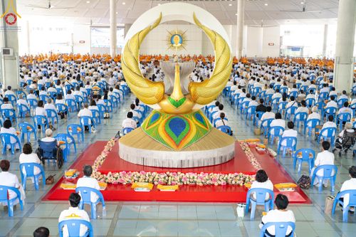 ภาพ No.115524:พิธีเจริญพระพุทธมนต์ และถวายภัตตาหาร ในวาระครบ 115 ปี วันคล้ายวันเกิด คุณยายอาจารย์ มหารัตนอุบาสิกาจันทน์ ขนนกยูง (ผู้ให้กำเนิดวัดพระธรรมกาย) วันศุกร์ที่ 19 มกราคม พ.ศ. 2567 ณ หอฉันคุณยายอาจารย์ วัดพระธรรมกาย