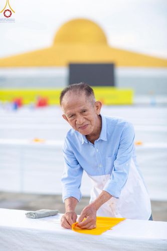 ภาพ No.218921:วันที่ 18-20 เมษายน พ.ศ. 2568 การเตรียมงานในลานธรรม , วิหารคด เพื่องานวันคุ้มครองโลก 22 เมษายน พศ. 2568