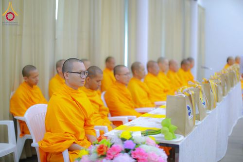 ภาพ No.197538:พิธีถวายสังฆทานคณะสงฆ์ 2 นิกายเชื่อมสัมพันธ์ไทย-เกาหลี วันอาทิตย์ที่ 5 มกราคม พ.ศ. 2568 ณ อาคารชมรมภาวนารักษ์ วัดพระธรรมกาย อำเภอคลองหลวง จังหวัดปทุมธานี