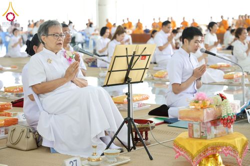 ภาพ No.263029:วันที่ 21 ตุลาคม พ.ศ. 2568 (วันพระ แรม 14 ค่ำ เดือน 11) พิธีบุพเปตพลี ครั้งที่ 171 ร่วมอุทิศบุญแด่หมู่ญาติที่ล่วงลับไปแล้ว และสืบทอดอายุพระพุทธศาสนา ณ หอฉันคุณยายอาจารย์ฯ วัดพระธรรมกาย