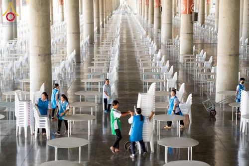 ภาพ No.217605:วันที่ 2-14 เมษายน พ.ศ. 2568 เจ้าหน้าที่เตรียมงานวันคุ้มครองโลก ชุดที่ 1 วัดพระธรรมกาย จ.ปทุมธานี