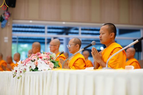 ภาพ No.127746:พิธีถวายภัตตาหารเป็นสังฆทาน แด่คณะพระธรรมยาตราฯ ในโครงการธรรมยาตราอัญเชิญพระบรมสารีริกธาตุ ประดิษฐาน ณ มหารัตนเจดีย์สิริปทุมสวรรค์ อ.บางกล่ำ จ.สงขลา วันที่ 8 มีนาคม พ.ศ. 2567