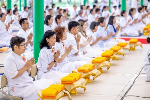 ภาพ No.227681:วันเสาร์ที่ 31 พฤษภาคม พ.ศ.2568 พิธีถวายผ้าไตรแด่สามเณรผู้เข้ารับการอุปสมบท , พิธีอุปสมบทสามเณรเตรียม DCI วัดพระธรรมกาย จ.ปทุมธานี