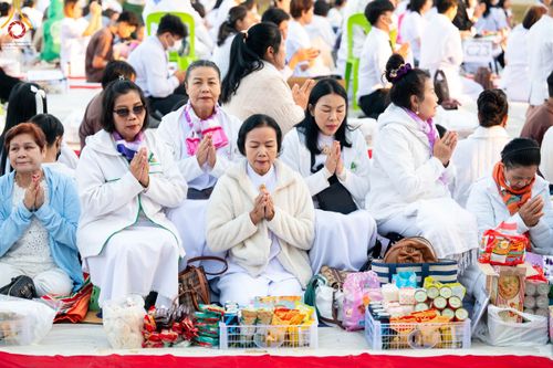 ภาพ No.103822:พิธีตักบาตรพระ 1,000 รูป ครั้งที่ 7 ถวายเป็นพุทธบูชา เพื่อช่วยเหลือคณะสงฆ์ 323 วัด 4 จังหวัดชายแดนภาคใต้ และถวายแด่คณะสงฆ์จังหวัดพิษณุโลก ณ ลานธรรมธุดงคสถานพิษณุโลก อ.วังทอง จ.พิษณุโลก วันที่ 24 ธันวาคม พ.ศ. 2566