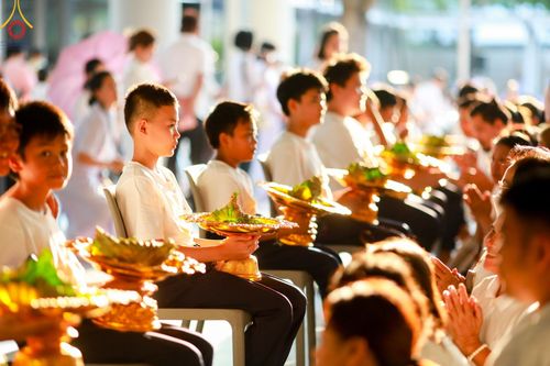 ภาพ No.132881:พิธีตัดปอยผม โครงการหน่อแก้วเปรียญธรรม รุ่นที่ 12 ณ ค่ายจองแชมป์ หมู่กฏิสามเณรเปรียญธรรม วัดพระธรรมกาย วันอาทิตย์ที่ 31 มีนาคม พ.ศ. 2567