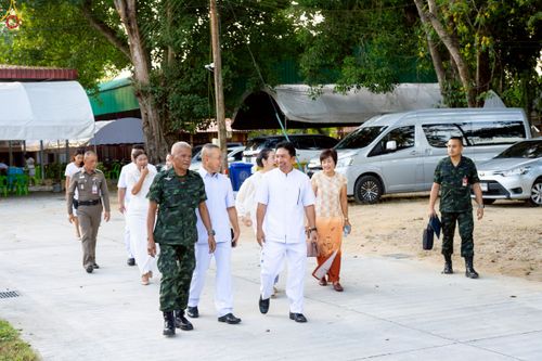 ภาพ No.234362:วันพฤหัสบดีที่ 24 กรกฎาคม พ.ศ. 2568 พิธีถวายสังฆทานแก่คณะสงฆ์ 323 วัด , พิธีมอบกองทุนหนุนแรงใจช่วยครูใต้ , พิธีทำบุญส่วนกุศลแด่ผู้วายชนม์ ในเหตุการณ์ความไม่สงบ 4 จังหวัด ชายแดนภาคใต้ (ปัตตานี , ยะลา , นราธิวาส , สงขลา) ปีที่ 21 ครั้งที่ 179 ณ วัดเวฬุวัน 