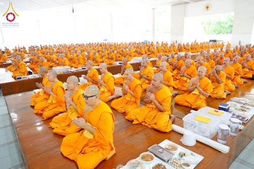 ภาพ No.243824:วันที่ 6 กันยายน พ.ศ. 2568 พิธีถวายภัตตาหารเมนูสวรรค์ เพื่อการบรรลุธรรม ณ หอฉันคุณยายอาจารย์ฯ วัดพระธรรมกาย