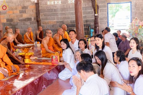 ภาพ No.166090:พิธีทอดกฐิน ณ ที่พักสงฆ์นาเจริญ(คุ้มเกษม) จ.อุบลราชธานี ในโครงการกฐินสามัคคีทั่วไทย 30,000 วัด บูชาธรรม 80 ปี หลวงพ่อธัมมชโย โดยคณะศิษยานุศิษย์วัดพระธรรมกาย วันที่ 20 ตุลาคม พ.ศ. 2567