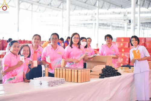 ภาพ No.212006:วันจันทร์ที่ 17 มีนาคม พ.ศ. 2568 บุญบรรจุกล่องไทยธรรม เพื่อถวายแด่พระสังฆาธิการ 40,000 กว่าวัดทั่วไทย ในวันคุ้มครองโลก 22 เมษายน พ.ศ. 2568 ณ บ้านแก้วเรือนทองคุณยายฯ วัดพระธรรมกาย