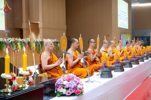 ภาพ No.208942:พระบาทสมเด็จพระเจ้าอยู่หัว ทรงมีพระราชศรัทธาทรงพระกรุณาโปรดเกล้าฯ ให้บำเพ็ญพระราชกุศลถวายภัตตาหารพระราชทาน การสอบบาลีสนามหลวง ณ วัดพระธรรมกาย ย อ.คลองหลวง จ.ปทุมธานี วันที่ 23-24 กุมภาพันธ์ พ.ศ. 2568