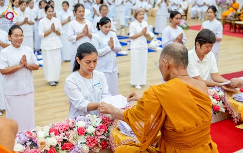 ภาพ No.221841:โครงการปฏิบัติธรรมอบรมศีลธรรม “บวชอุบาสิกาแก้ว” ถวายเป็นพระราชกุศลแด่พระบาทสมเด็จพระเจ้าอยู่หัว เนื่องในโอกาสมหามงคล “วันฉัตรมงคล”  ระหว่างวันที่ 2 – 4 พฤษภาคม 2568  ณ อาคาร 115 ปี คุณยายอาจารย์ฯ