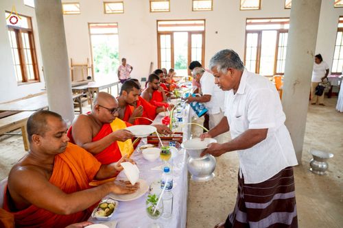 ภาพ No.262980:วันที่ 22 ตุลาคม พ.ศ. 2568 พิธีทอดกฐินสมทบ วัดกัลยาณมิตรต่างประเทศ  บูชาธรรม 81 ปี หลวงพ่อธัมมชโย ณ วัดโกฮอน ราชมหาวิหารายา และวัดศรีสุธรรมมารามายา   เมืองมาตะเล ประเทศศรีลังกา 