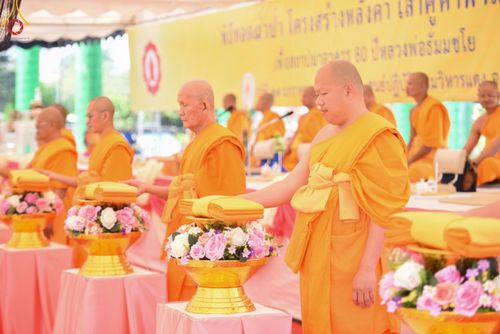 ภาพ No.121107:พิธีทอดผ้าป่า โครงสร้างหลังคา เสาคู่ค้ำฟ้ามหามงคล เพื่อสถาปนาอาคาร 80 ปี หลวงพ่อธัมมชโย ณ ศูนย์ปฏิบัติธรรมวิหารแดง ต.เจริญธรรม อ.วิหารแดง จ.สระบุรี วันที่ 27 มกราคม พ.ศ. 2567