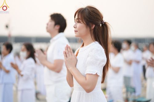 ภาพ No.121955:พิธีจุดประทีปถวายเป็นพุทธบูชา และบูชาธรรมมหาปูชนียาจารย์ พระมงคลเทพมุนี(สด จนฺทสโร) ในโครงการธรรมยาตรา กตัญญูบูชา มหาปูชนียาจารย์ พระมงคลเทพมุนี(สด จนฺทสโร) พระผู้ปราบมาร อนุสรณ์สถาน 7 แห่ง ปีที่ 12 วันที่ 31 มกราคม พ.ศ. 2567 ณ วัดพระธรรมกาย จ.ปทุมธานี