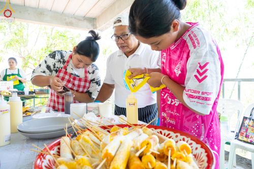 ภาพ No.140316:Photo Story มหัศจรรย์วัดดงดินแดง  EP.8  ภาพการเตรียมงาน การปฎิบัติงาน ของเหล่าผู้ทุ่มเทและเสียสละ เพื่อความสำเร็จของความมหัศจรรย์ ณ วัดดงดินแดง ต.ม่อนจอง อ.อมก๋อย จ.เชียงใหม่ วันที่ 1-7 เมษายน พ.ศ. 2567