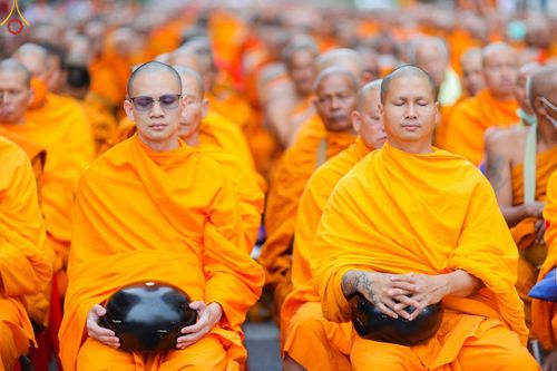 ภาพ No.85879:ตักบาตรพระนานาชาติ 10,000 รูป ใจกลางนครหาดใหญ่ จ.สงขลา วันอาทิตย์ที่ 20 สิงหาคม พ.ศ. 2566