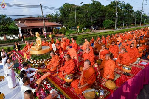 ภาพ No.229832:วันพฤหัสบดีที่ 26 มิถุนายน พ.ศ. 2568 พิธีตักบาตรพระ 1,165 รูป ฉลองก่อตั้งเมืองวานรนิวาส ครบรอบ 164 ปี ณ ถนนวานรนิวาส-อากาศอำนวย อ.วานรนิวาส จ.สกลนคร