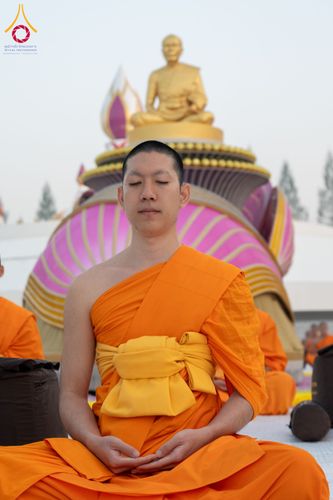 ภาพ No.191669:พระธรรมยาตราปฏิบัติธรรม และถ่ายภาพหมู่ประวัติศาสตร์ ณ อนุสรณ์สถานคลองบางนางแท่น อ.สามพราน จ.นครปฐม ในโครงการธรรมยาตรา กตัญญูบูชา มหาปูชนียาจารย์ พระมงคลเทพมุนี(สด จนฺทสโร) พระผู้ปราบมาร อนุสรณ์สถาน 7 แห่ง ปีที่ 13 วันที่ 8 มกราคม พ.ศ. 2568