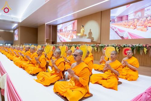 ภาพ No.237815:วันอาทิตย์ที่ 10 สิงหาคม พ.ศ. 2568 พิธีถวายไทยธรรมมุทิตาเปรียญธรรมและบาลีศึกษา ณ ห้องแก้วสารพัดนึก2 วัดพระธรรมกาย ปทุมธานี