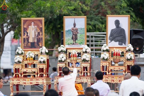 ภาพ No.126024:พิธีทำบุญเมืองนครราชสีมา ฉลอง 556 ปี ตักบาตรพระ 10,000 รูป ในวันเสาร์ที่ 2 มีนาคม พ.ศ.2567 ณ อนุสาวรีย์ท้าวสุรนารี จ.นครราชสีมา จัดโดย คณะสงฆ์จังหวัดนครราชสีมา ร่วมกับสำนักงานจังหวัดนครราชสีมา