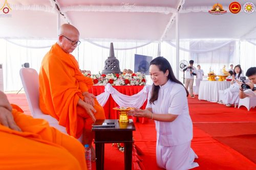 ภาพ No.224459:วันจันทร์ที่ 12 พฤษภาคม พ.ศ. 2568  ชาวพุทธในอินโดนีเซีย ร่วมฉลองวิสาขบูชาจุดประทีปกว่า 200,000 ดวง ณ พระมหาเจดีย์บรมพุทโธ  เจริญพุทธมนต์ถวาย “พระวชิรเกล้าเจ้าอยู่หัว”