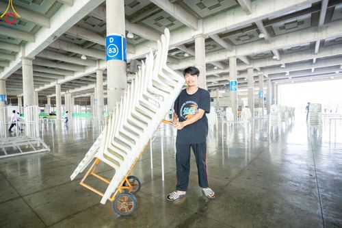 ภาพ No.60503:V.38 ทุ่มพลังเพื่อพ่อครบ 80 ปี ภาพการเตรียมงานของหน่วยงานต่างๆ เพื่อพิธีฉลองอายุวัฒนมงคล 80 ปี หลวงพ่อธัมมชโย และรับถวายมหาสังฆทาน 10,000 กว่าวัดทั่วประเทศ ในวันคุ้มครองโลก วันจันทร์ที่ 22 เมษายน พ.ศ. 2567