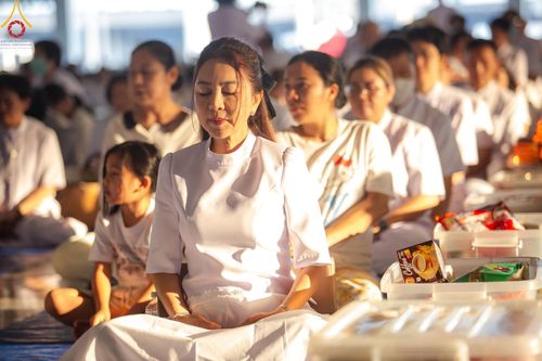 ภาพ No.158911:พิธีตักบาตร ในวันอาทิตย์ต้นเดือน วันที่ 6 ตุลาคม พ.ศ. 2567 ณ สภาธรรมกายสากล วัดพระธรรมกาย