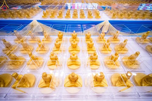 ภาพ No.159458:สัมมนาพิเศษและพิธีมอบองค์พระธรรมกาย 2,000 องค์ ณ ห้องแก้วสารพัดนึก 1 วัดพระธรรมกาย วันอาทิตย์ต้นเดือนที่ 6 ตุลาคม พ.ศ. 2567