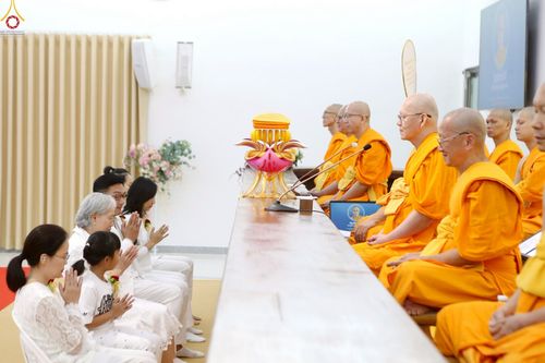 ภาพ No.258592:วันที่ 19 ตุลาคม พ.ศ. 2568 พิธีทอดกฐินสามัคคีทั่วไทย 30,000 วัด โดยคณะศิษยานุศิษย์ บูชาธรรม 81 ปี หลวงพ่อธัมมชโย ณ ศูนย์ปฎิบัติธรรมน้ำใสใจสว่าง  เขตบางกอกน้อย กรุงเทพมหานคร