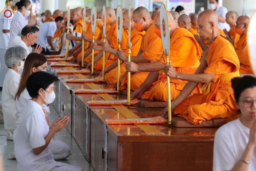 ภาพ No.91532:พิธีบุพเปตพลี ครั้งที่ 142 ร่วมอุทิศบุญแด่หมู่ญาติที่ล่วงลับไปแล้ว และสืบทอดอายุพระพุทธศาสนา วันอาทิตย์ที่ 29 ตุลาคม พ.ศ. 2566 (วันพระขึ้น 15 ค่ำ เดือน 11) ณ หอฉันคุณยายอาจารย์ฯ วัดพระธรรมกาย