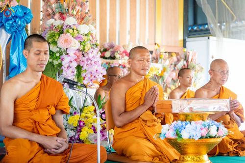 ภาพ No.92690:พิธีทอดกฐินวัดศรีวรรณวนาราม จ.ปทุมธานี และพิธีอัญเชิญพระสารีริกธาตุ วันที่ 4 พฤศจิกายน พ.ศ. 2566