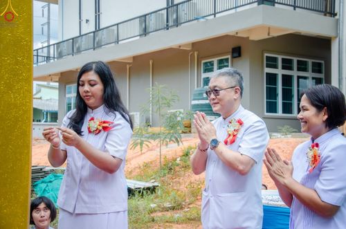 ภาพ No.83082:พิธีทอดผ้าป่าและพิธีตอกเสาเข็มมงคลสถาปนา  กุฏิพระผู้ปราบมาร  พระมงคลเทพมุนี (สด จนฺทสโร)  ณ ศูนย์ปฏิบัติธรรมพัทลุง อ.เขาชัยสน จ.พัทลุง ในวันเสาร์ ที่ 24 มิถุนายน พ.ศ.2566