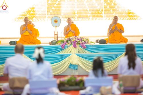 ภาพ No.205836:พิธีตักบาตร และ พิธีบูชาข้าวพระ ในวันอาทิตย์ต้นเดือน 2 กุมภาพันธ์ พ.ศ. 2568 ณ สภาธรรมกายสากล วัดพระธรรมกาย