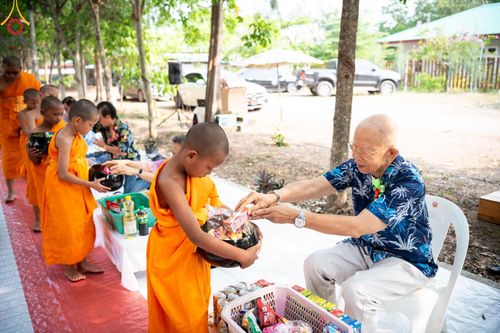 ภาพ No.62838:พิธีตักบาตรฉลองสามเณรใหม่ ในโครงการบรรพชาสามเณร ฟื้นฟูพระพุทธศาสนาทั่วไทย ณ ศูนย์ปฏิบัติธรรมพนมสารคาม(เพชรตะวัน) จ.ฉะเชิงเทรา วันที่ 12 เมษายน พ.ศ. 2567