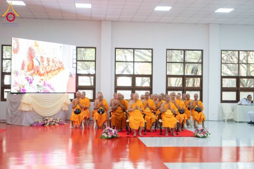 ภาพ No.194741:พิธีเจริญพระพุทธมนต์ และทำบุญตักบาตร ถวายพระราชกุศล แด่พระบาทสมเด็จพระเจ้าอยู่หัว เนื่องในโอกาสพระราชพิธีสมมงคล พระชนมายุเท่าพระบาทสมเด็จพระพุทธยอดฟ้าจุฬาโลกมหาราช สมเด็จพระปฐมบรมกษัตริยาธิราชแห่งพระราชวงศ์จักรี พุทธศักราช 2568 วันที่ 14 มกราคม พ.ศ. 2568