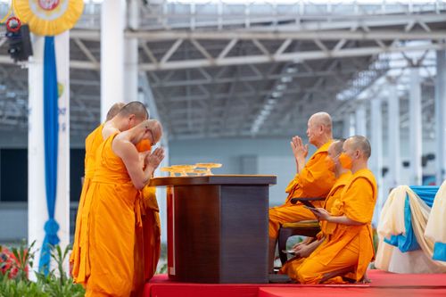 ภาพ No.102780:พิธีรับมอบต้นสมบัติจักรพรรดิ เพื่องานเผยแผ่พระพุทธศาสนาวิชชาธรรมกายไปทั่วโลก แด่ศูนย์ส่งเสริมศีลธรรมทั่วโลก 224 แห่ง วันอาทิตย์ที่ 17 ธันวาคม พ.ศ. 2566 ณ สภาธรรมกายสากล วัดพระธรรมกาย